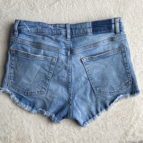 Womens Divided H&M Jean Shorts: Size 6 - Stylish and Comfortable!‎ - Picture 4 of 5
